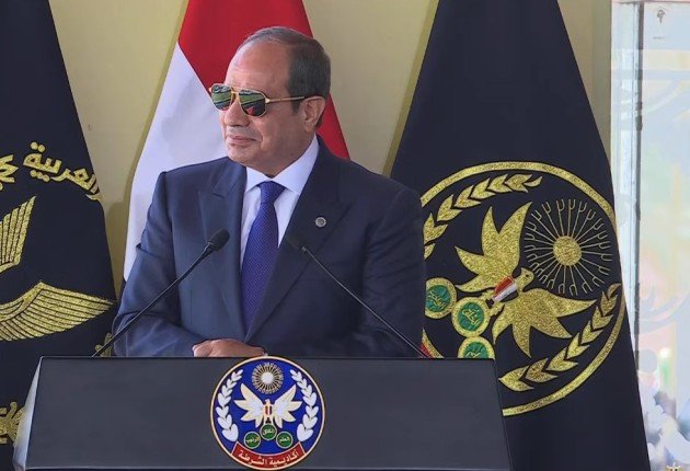 الرئيس السيسي: تمكنا من التغلب على موجات الإرهاب بتضحيات من رجال الشرطة والجيش الرئيس السيسي: تمكنا من التغلب على موجات الإرهاب بتضحيات من رجال الشرطة والجيش