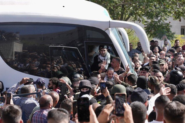 الاحتلال يفرج عن 1968 أسيرا فلسطينيا ضمن صفقة التبادل الثالثة الاحتلال يفرج عن 1968 أسيرا فلسطينيا ضمن صفقة التبادل الثالثة
