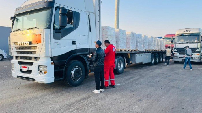 الهلال الأحمر المصري: أكثر من 6 آلاف طن مساعدات إنسانية ضرورية إلى غزة عبر قافلة «زاد العزة» الـ 57 الهلال الأحمر المصري: أكثر من 6 آلاف طن مساعدات إنسانية ضرورية إلى غزة عبر قافلة «زاد العزة» الـ 57