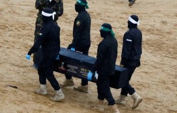 إعلام عبري: الصليب الأحمر يبدأ تسلم جثث الأسرى الإسرائيليين