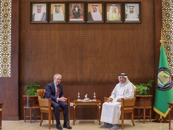 أمين مجلس التعاون يبحث مع المستشار الدبلوماسي لرئيسة وزراء إيطاليا تعزيز التعاون المشترك أمين مجلس التعاون يبحث مع المستشار الدبلوماسي لرئيسة وزراء إيطاليا تعزيز التعاون المشترك