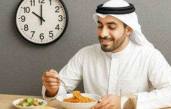 تحذير طبي من مخاطر العشاء المتأخر.. يزيد خطر المضاعفات الصحية