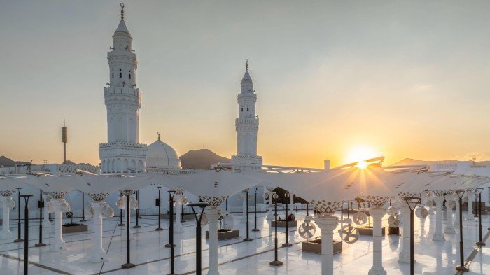 السعودية.. خادم الحرمين الشريفين يوجه بفتح مسجد القبلتين في المدينة المنورة على مدار 24 ساعة السعودية.. خادم الحرمين الشريفين يوجه بفتح مسجد القبلتين في المدينة المنورة على مدار 24 ساعة