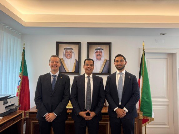 سفير الكويت لدى البرتغال يؤكد الحرص على تعزيز التعاون الاقتصادي والاستثماري بين البلدين سفير الكويت لدى البرتغال يؤكد الحرص على تعزيز التعاون الاقتصادي والاستثماري بين البلدين
