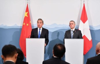 وزير الخارجية الصيني يؤكد ضرورة احترام إرادة الشعب الفلسطيني في أي ترتيب بشأن مستقبل غزة