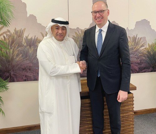 أمين مجلس التعاون الخليجي يبحث مع وزير التعاون الاقتصادي بألمانيا التطورات في غزة والمنطقة أمين مجلس التعاون الخليجي يبحث مع وزير التعاون الاقتصادي بألمانيا التطورات في غزة والمنطقة