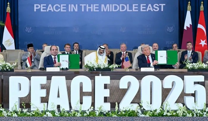 قادة مصر وأمريكا وقطر وتركيا يوقعون اتفاق إنهاء الحرب في غزة قادة مصر وأمريكا وقطر وتركيا يوقعون اتفاق إنهاء الحرب في غزة