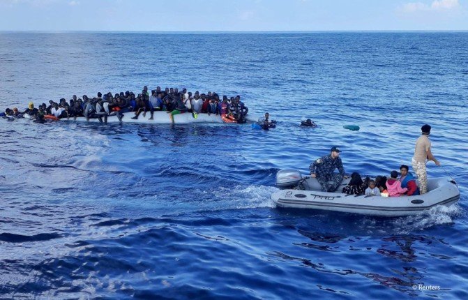 إنقاذ 42 مهاجرًا بالقرب من جزيرة جافدوس بجنوب اليونان إنقاذ 42 مهاجرًا بالقرب من جزيرة جافدوس بجنوب اليونان