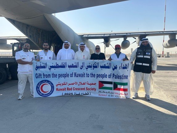 إقلاع الطائرة الـ16 من الجسر الجوي الكويتي الثاني محملة بعشرة أطنان من المساعدات لإغاثة غزة إقلاع الطائرة الـ16 من الجسر الجوي الكويتي الثاني محملة بعشرة أطنان من المساعدات لإغاثة غزة