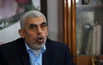 جيش الاحتلال الإسرائيلي ينشر صورة جديدة للسنوار لحظة استشهاده في رفح