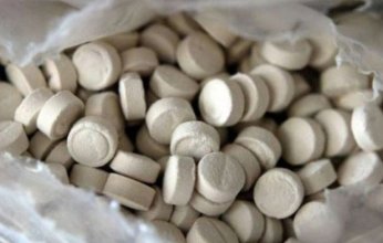 القبض على 4 أشخاص لمحاولتهم ترويج أقراصًا خاضعة لتنظيم التداول الطبي بمنطقة عسير