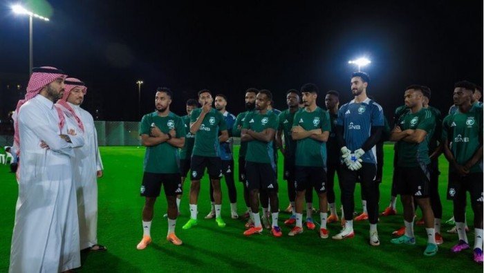 وزير الرياضة السعودي يحذر لاعبي "الأخضر" من منتخب إندونيسيا وزير الرياضة السعودي يحذر لاعبي "الأخضر" من منتخب إندونيسيا