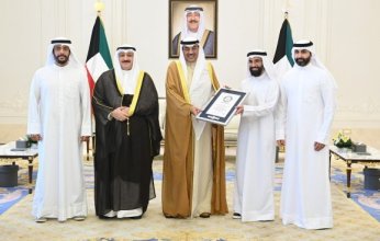 ولي عهد الكويت يستقبل وزير الصحة والفريق الطبي الذي حقق رقما قياسيا جديدا باسم الكويت