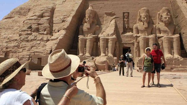 السياحة المصرية.. كنز حضاري واقتصادي يواجه تحديات التطوير السياحة المصرية.. كنز حضاري واقتصادي يواجه تحديات التطوير