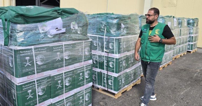 دعما لغزة.. وصول طائرة مساعدات سعودية إلى مطار العريش دعما لغزة.. وصول طائرة مساعدات سعودية إلى مطار العريش
