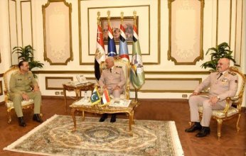 الفريق أول عبد المجيد صقر والفريق أحمد خليفة يلتقيان رئيس أركان القوات البرية الباكستانية