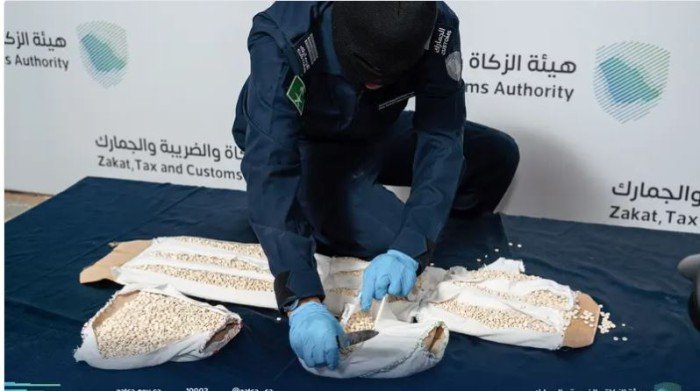 السعودية.. إحباط محاولة تهريب كمية كبيرة من حبوب الإمفيتامين السعودية.. إحباط محاولة تهريب كمية كبيرة من حبوب الإمفيتامين