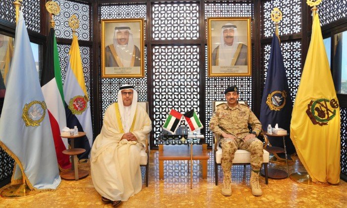 رئيس الأركان العامة للجيش يتلقى دعوة من نظيره الإماراتي لحضور معرض دبي للطيران 2025 رئيس الأركان العامة للجيش يتلقى دعوة من نظيره الإماراتي لحضور معرض دبي للطيران 2025