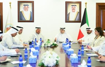 وزير (البلدية) يبحث مع المحافظين آليات إنجاز المشاريع التنموية في البلاد