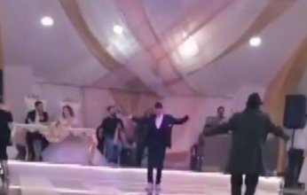 وفاة المغني الشعبي يُكسل قادر أثناء إحيائه حفل زفاف في تركيا