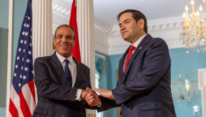 وزير الخارجية المصري يبحث مع نظيره الأمريكي الترتيبات الخاصة بقمة شرم الشيخ وزير الخارجية المصري يبحث مع نظيره الأمريكي الترتيبات الخاصة بقمة شرم الشيخ