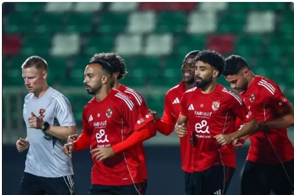 الأهلي يخوض مرانه الأول في بوروندي استعدادا لمواجهة إيجل الأهلي يخوض مرانه الأول في بوروندي استعدادا لمواجهة إيجل