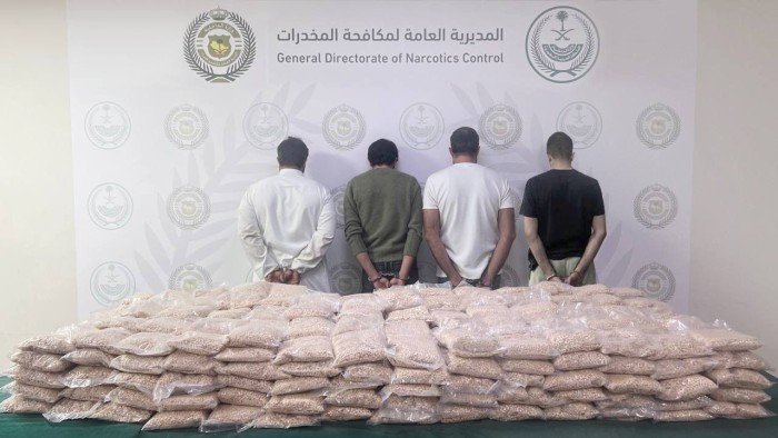إحباط محاولة تهريب أكثر من مليوني قرص إمفيتامين بمنطقة الرياض إحباط محاولة تهريب أكثر من مليوني قرص إمفيتامين بمنطقة الرياض