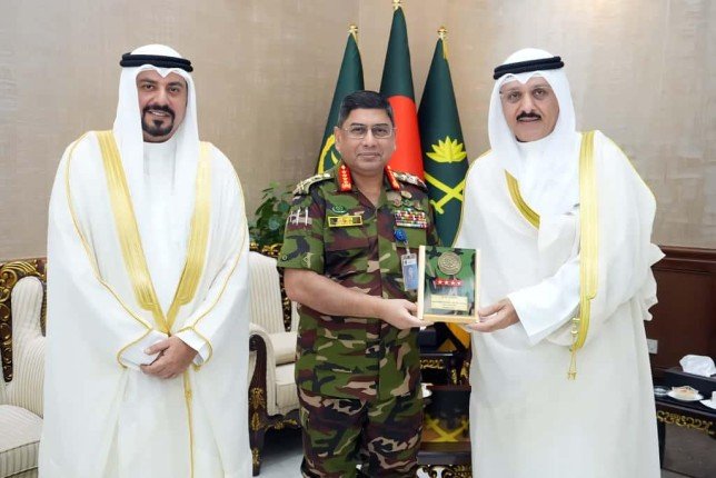 الكويت.. مساعد وزير الخارجية لشؤون آسيا يبحث علاقات التعاون مع قائد الجيش البنغلاديشي الكويت.. مساعد وزير الخارجية لشؤون آسيا يبحث علاقات التعاون مع قائد الجيش البنغلاديشي