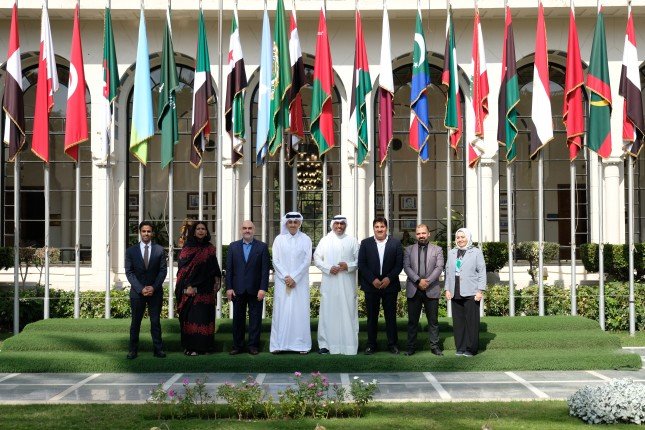 وفد النادي العلمي الكويتي يبحث تطوير التعاون المشترك مع الجامعة العربية وفد النادي العلمي الكويتي يبحث تطوير التعاون المشترك مع الجامعة العربية