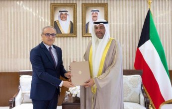 أمير الكويت يتلقى رسالة خطية من الرئيس التونسي تسلمها وزير الخارجية