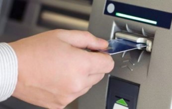 تختلف بين بنك وآخر.. اعرف رسوم السحب من ماكينات ATM في مصر