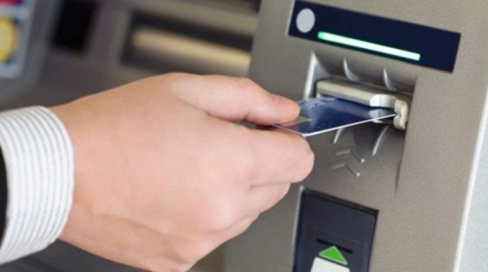 تختلف بين بنك وآخر.. اعرف رسوم السحب من ماكينات ATM في مصر تختلف بين بنك وآخر.. اعرف رسوم السحب من ماكينات ATM في مصر