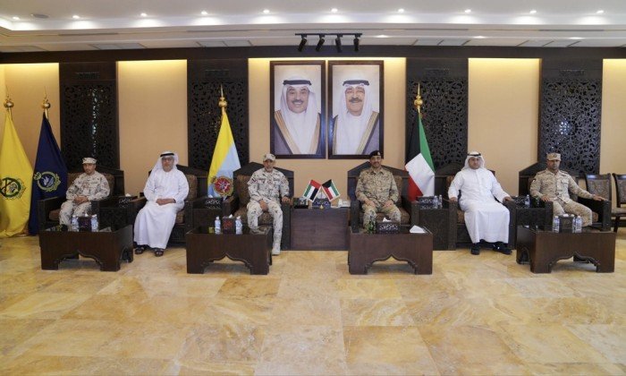 رئيس الأركان العامة للجيش الكويتي يبحث مع نائب رئيس الأركان الاماراتي موضوعات مشتركة رئيس الأركان العامة للجيش الكويتي يبحث مع نائب رئيس الأركان الاماراتي موضوعات مشتركة