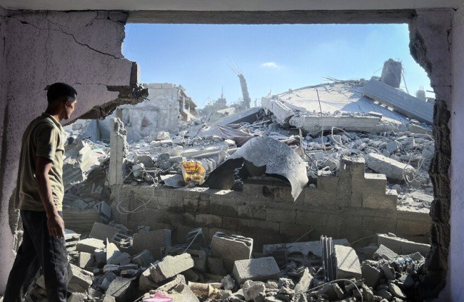 حماس تؤكد عدم رغبتها في تولي إدارة غزة بعد وقف العدوان الإسرائيلي وتدعو لتشكيل لجنة إسناد مجتمعي حماس تؤكد عدم رغبتها في تولي إدارة غزة بعد وقف العدوان الإسرائيلي وتدعو لتشكيل لجنة إسناد مجتمعي