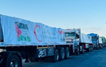 الهلال الأحمر المصري:400 شاحنة تحمل نحو 9700 طن مساعدات إنسانية وبترولية عبر قافلة «زاد العزة» الـ 50 لغزة