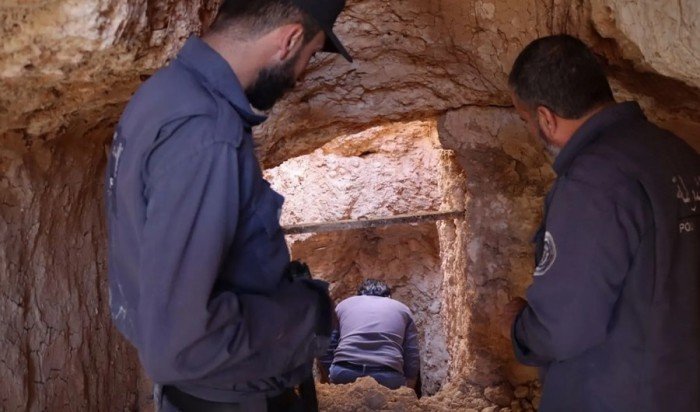 العثور على سجن «تحت الأرض» استخدمه نظام الأسد بسوريا.. ما قصته؟ العثور على سجن «تحت الأرض» استخدمه نظام الأسد بسوريا.. ما قصته؟
