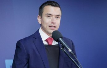 رئيس الإكوادور ينجو من محاولة اغتيال بعد إطلاق نار على موكبه