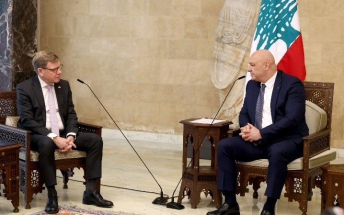 الرئيس اللبناني يعرب عن الاستعداد للتفاوض من أجل إنهاء الاحتلال الإسرائيلي الرئيس اللبناني يعرب عن الاستعداد للتفاوض من أجل إنهاء الاحتلال الإسرائيلي