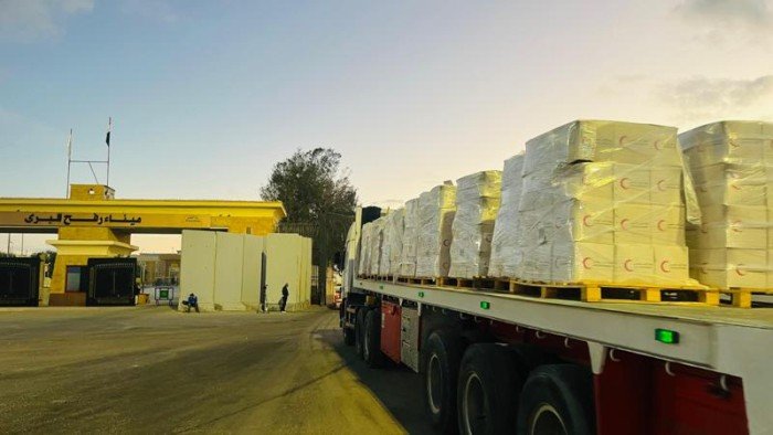 الهلال الأحمر: قافلة «زاد العزة» الـ61 تحمل 9200 طن مساعدات غذائية ومياه للشرب إلى غزة الهلال الأحمر: قافلة «زاد العزة» الـ61 تحمل 9200 طن مساعدات غذائية ومياه للشرب إلى غزة