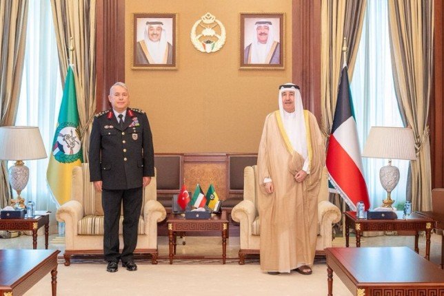 رئيس الحرس الوطني يبحث مع نائب القائد العام لقوات الدرك التركية سبل تطوير التعاون الثنائي رئيس الحرس الوطني يبحث مع نائب القائد العام لقوات الدرك التركية سبل تطوير التعاون الثنائي