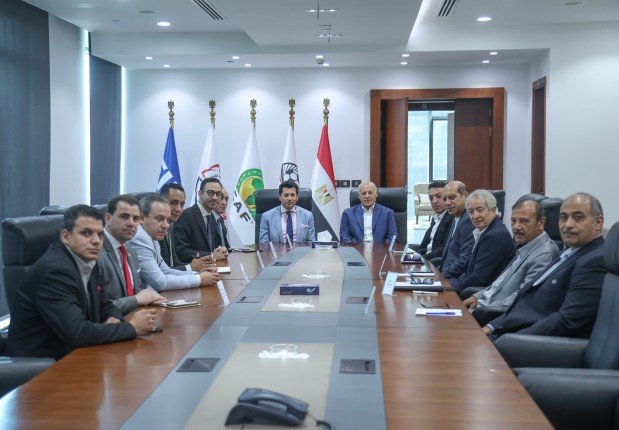 أبو ريدة يستقبل وزير الرياضة ويبحثان دعم خطط وبرامج تطوير كرة القدم أبو ريدة يستقبل وزير الرياضة ويبحثان دعم خطط وبرامج تطوير كرة القدم