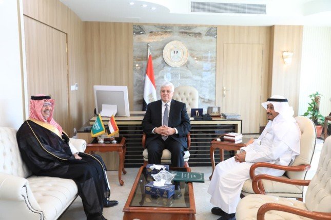 تعاون مصري سعودي يتعزز في لقاء وزير التعليم العالي بالسفير الحصيني (التفاصيل) تعاون مصري سعودي يتعزز في لقاء وزير التعليم العالي بالسفير الحصيني (التفاصيل)