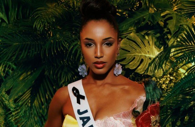 إصابة ملكة جمال جامايكا بعد سقوطها بمسرح مسابقة ملكة جمال الكون