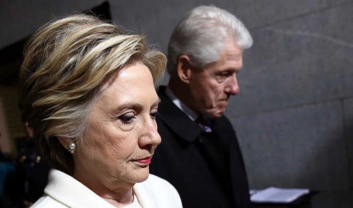 الكونغرس يستدعي بيل وهيلاري كلينتون للإدلاء بشهادتهما في قضية إبستين