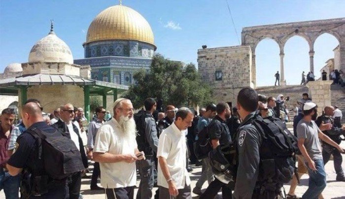 اقتحام عشرات المستوطنين المسجد الأقصى المبارك بحماية قوات الاحتلال الإسرائيلي اقتحام عشرات المستوطنين المسجد الأقصى المبارك بحماية قوات الاحتلال الإسرائيلي