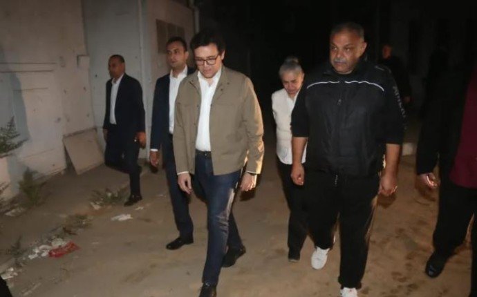 وزير الثقافة المصري يتفقد موقع حريق ديكور مسلسل "الـكينج"