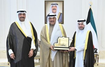 ولي العهد الكويتي يستقبل وزير الدفاع ورئيس (الطيران المدني) بمناسبة حصول الكويت على شهادة رئيس (الإيكاو) في رقابة أمن الطيران