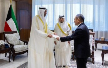 وزير الخارجية الكويتي يتسلم نسخة من أوراق اعتماد سفير بروناي الجديد لدى البلاد