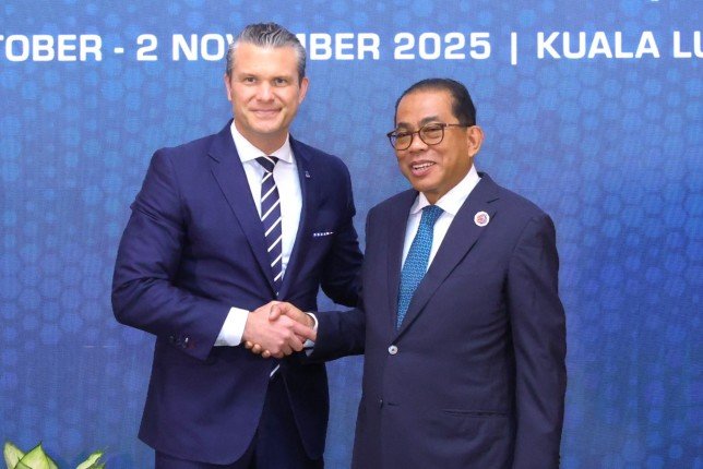 وزير الحرب الأمريكي يؤكد أن بلاده تمتلك ترسانة نووية متقدمة للغاية