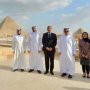 وزير الإعلام البحريني يزور الأهرامات والمتحف المصري الكبير